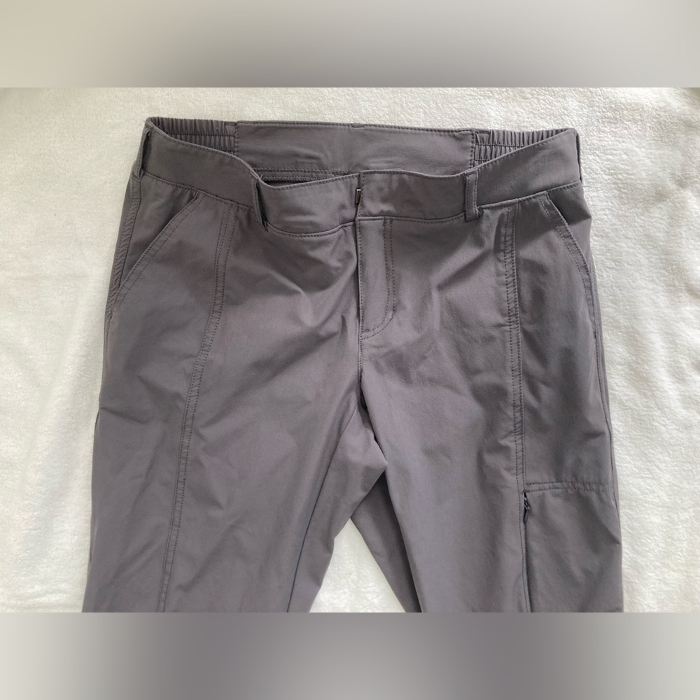 Kirkland Signature Travel Hiking Pants Women’s 4 Gray Performance Stretch Capri - Picture 5 of 6